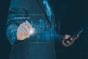 Copertina articolo intelligenza artificiale marketing immobiliare 2025 con grafico di crescita e casa digitale