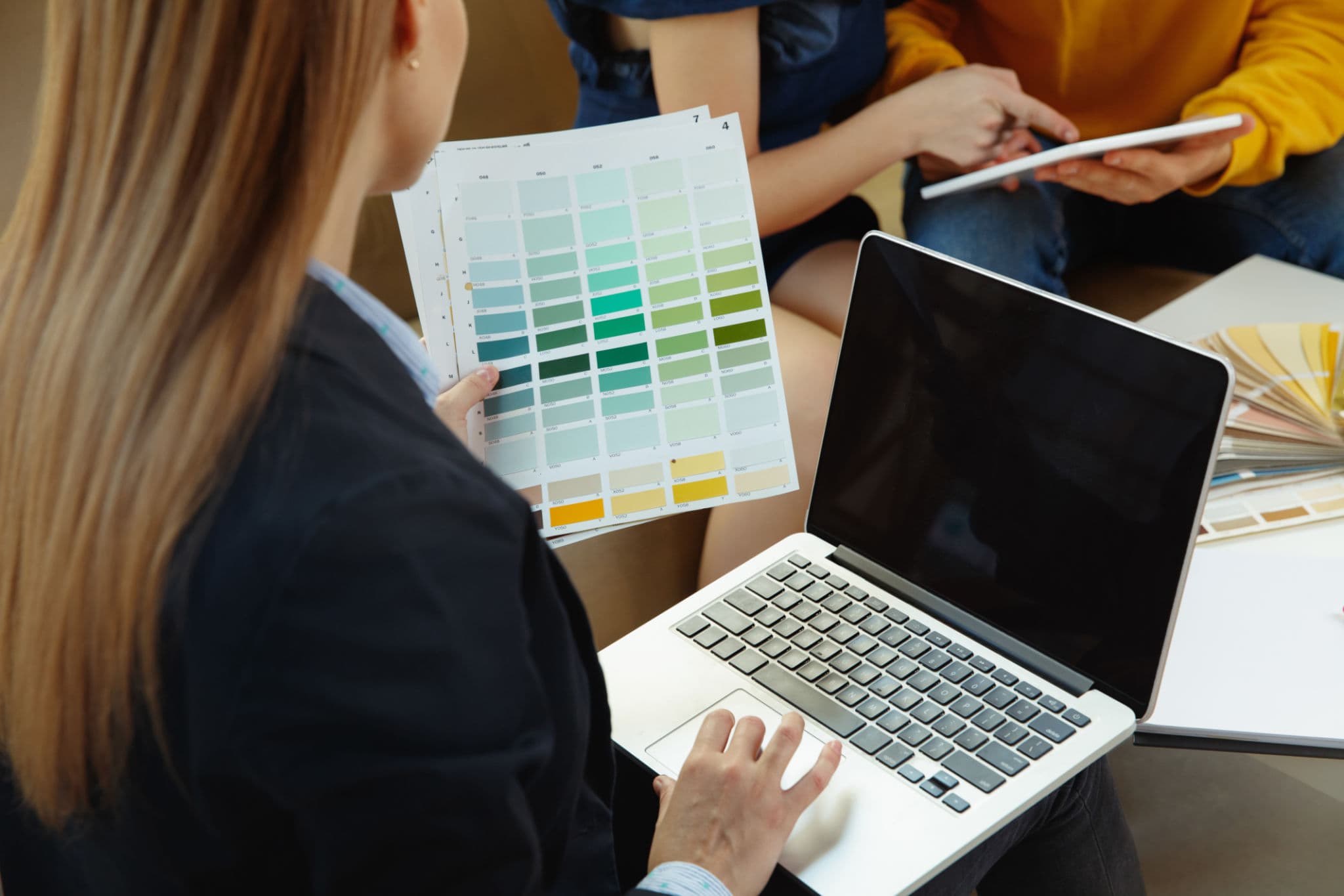 autorevolezza agente immobiliare segnali visivi e linguistici che comunicano fiducia