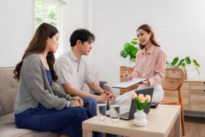 incontro di consulenza immobiliare che crea fiducia immediata nel venditore