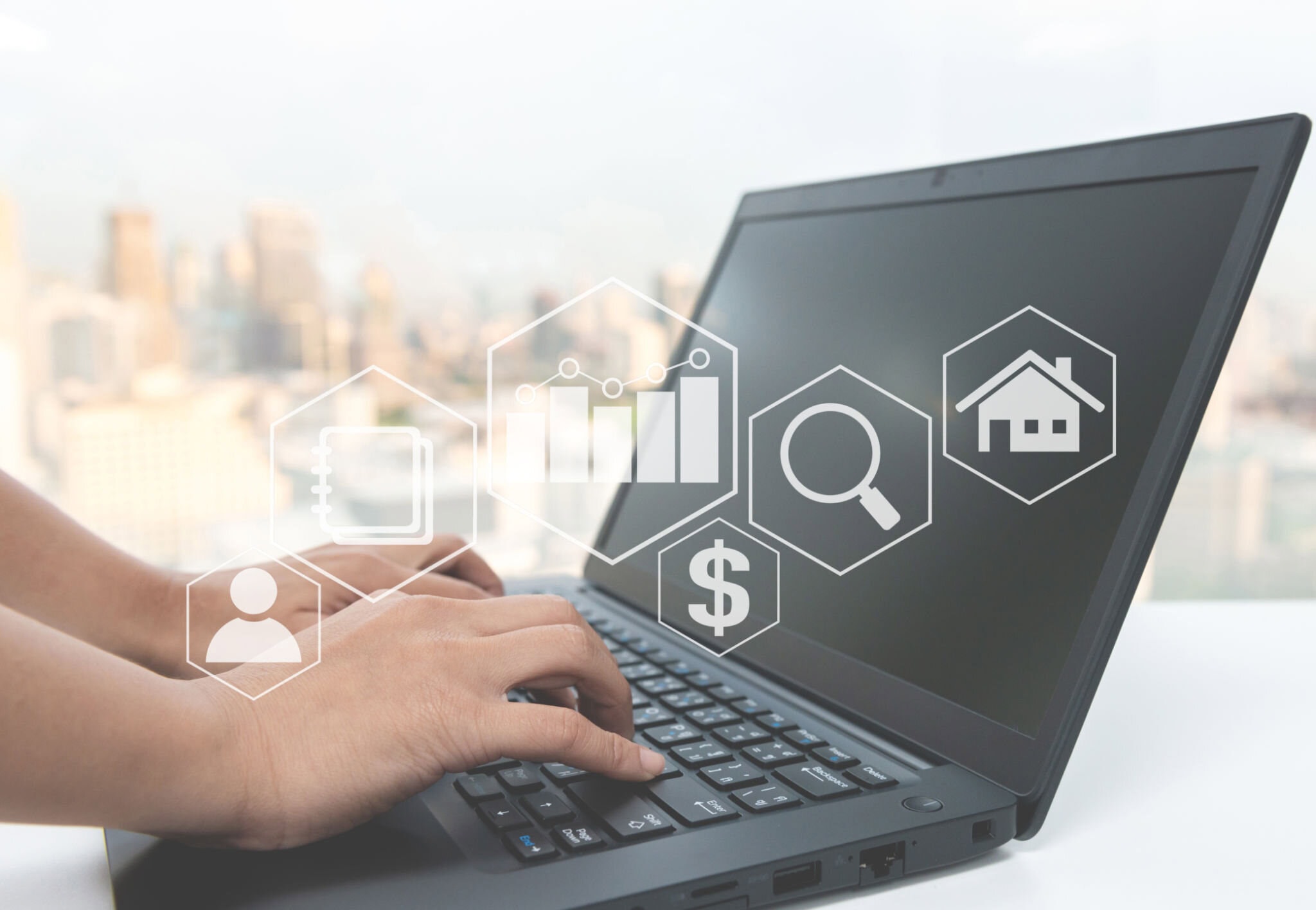 annuncio immobiliare efficace: checklist su schermo con punti chiave e priorità di lettura