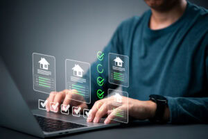 checklist annuncio immobiliare 2026: verifica e ottimizzazione annuncio immobiliare su laptop con indicatori di controllo