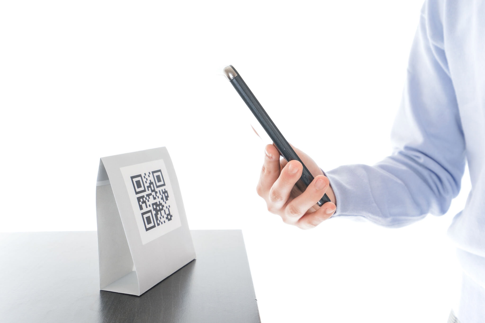 strategie offline agenzia immobiliare con QR code e tracciamento contatti per zona