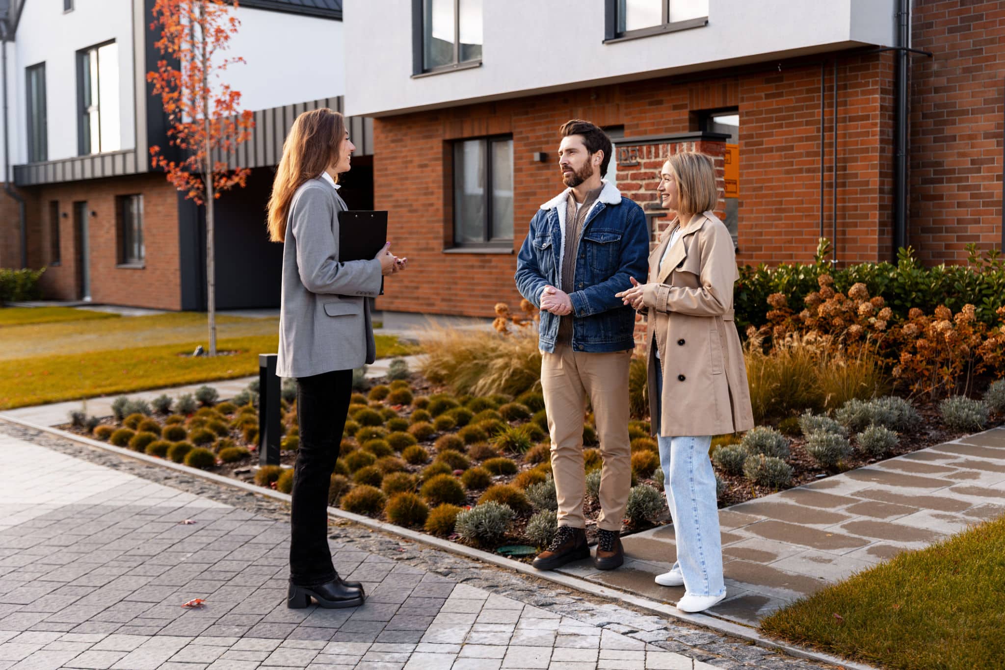 Agenzia immobiliare che incontra proprietari